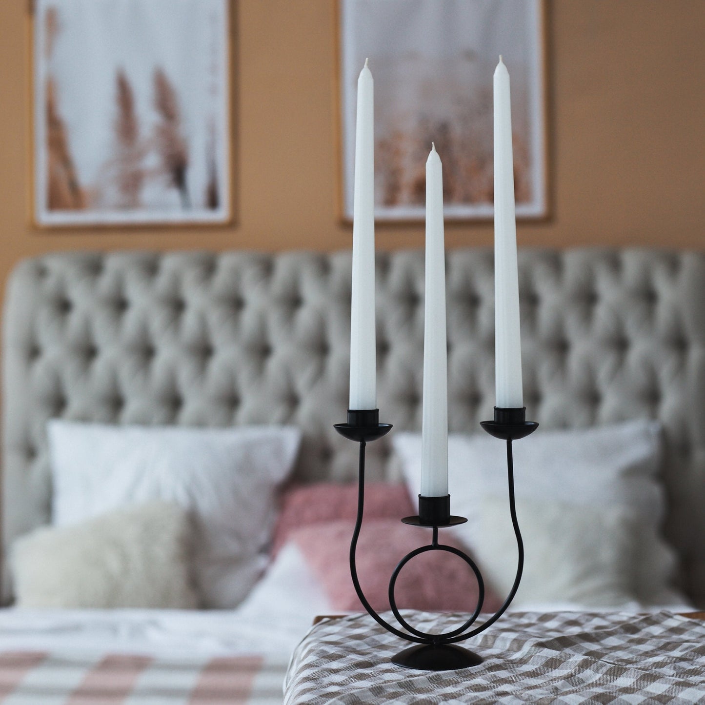 Biale swiece stozkowe