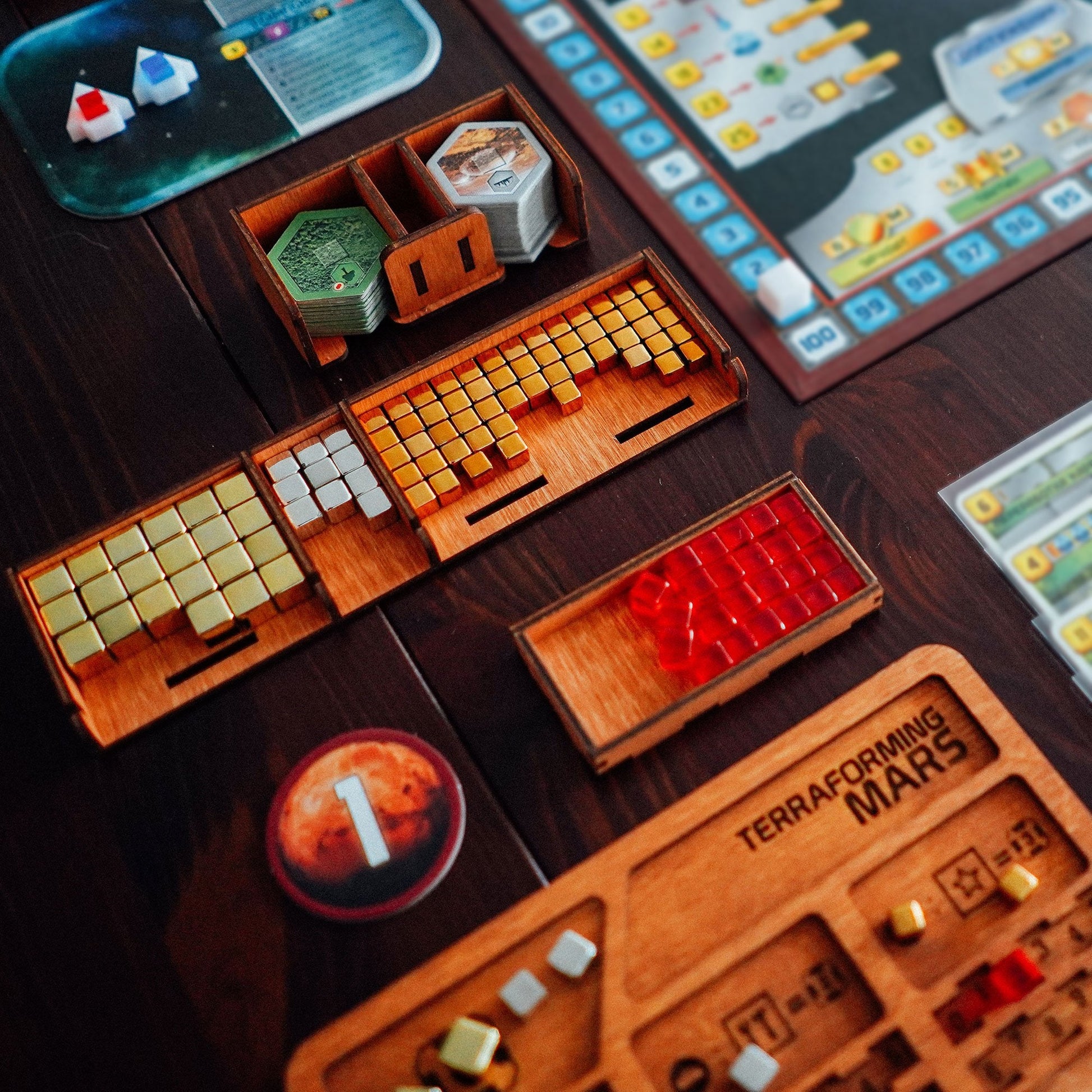 Smonex storage box will organize all of the elements of your game.